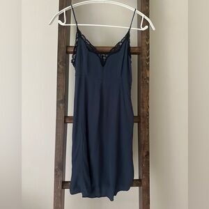 Aritzia Wilfred Leibniz Slip Dress size xxs